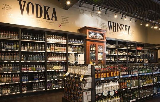 Создать мем: алкоголь, магазин wine spirits, алкогольный магазин в америке