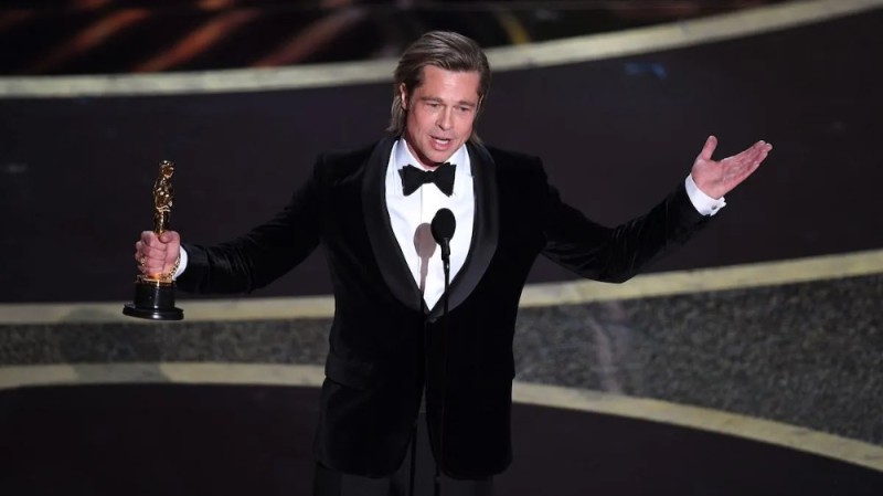 Create meme: brad pitt oscar, Brad Pitt Oscars 2020, Pitt at the Oscars 2021