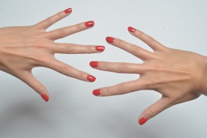 Создать мем: manicure, женская рука сверху, дизайн ногтей