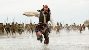 Создать мем: джек воробей пираты карибского моря, джек воробей бежит, пираты карибского моря