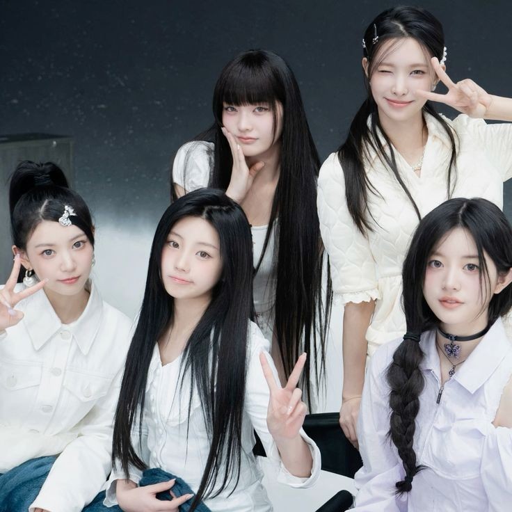 Create meme: Korean girl groups, A new Korean band, Asian 
