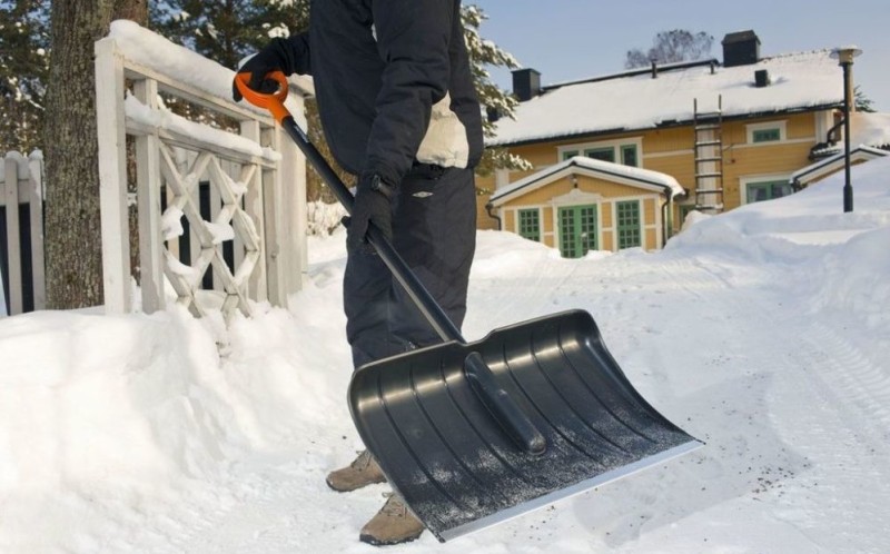 Create meme: fiskars snowxpert 1026791 snow scraper, snow removal from roofs, wide shovel for snow removal