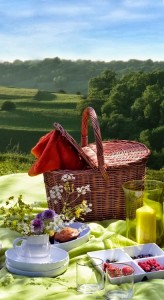 Create meme: hafta sonu, tumbler basket for a picnic, summer picnic