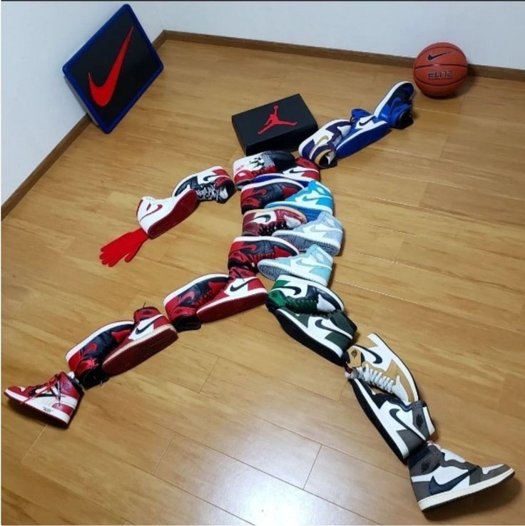 Создать мем: человек, basketball shoes, nike баскетбольные