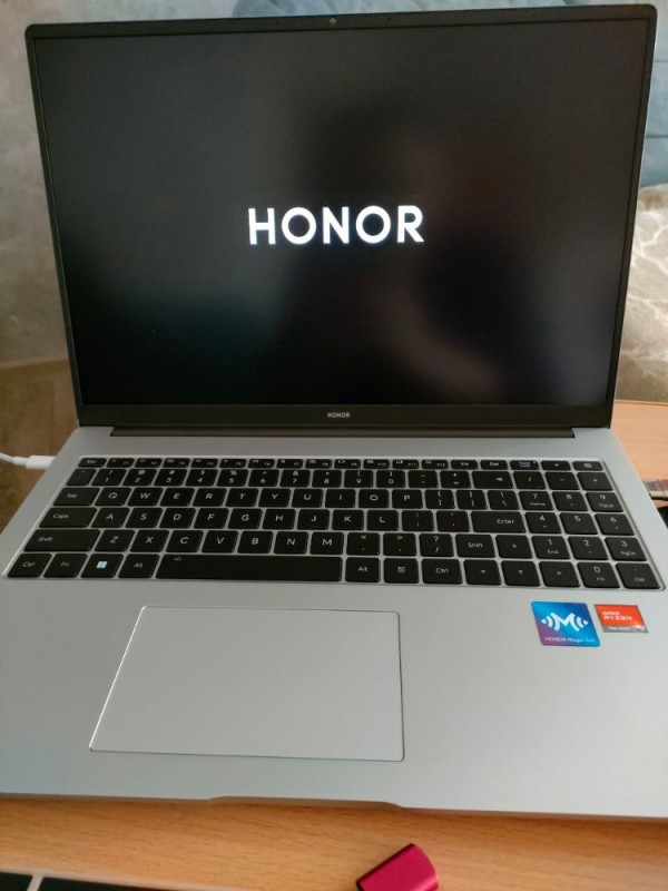 Create meme: honor magicbook laptop, honor laptop, huawei matebook laptop