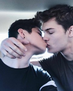Создать мем: милые красивые парни геи, cute gay couple, гей пара
