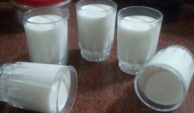 Создать мем: молоко, молочная, стакан молока