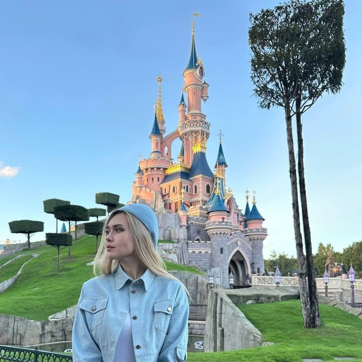 Create meme: girl , Disneyland Castle, Disneyland resort