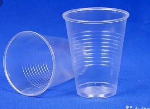 Создать мем: стакан 200 мл, одноразовые пластиковые цветные стаканы, пластиковые стаканчики прозрачные 50 и 100 мл