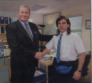 Создать мем: michael scott with long hair the office, michael scott with long hair the office meme, сериал офис мемы рукопожатие