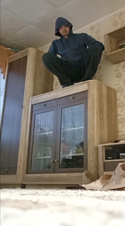 Создать мем: интерьер для дома, интерьер, climbing through the window