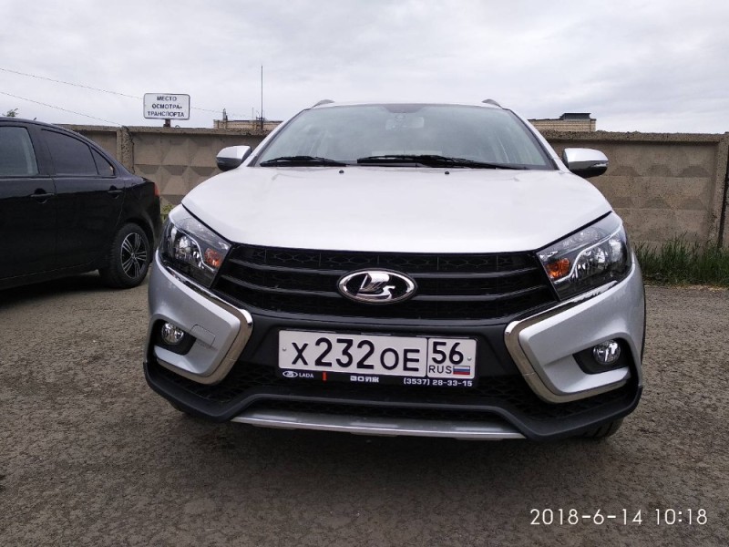 Создать мем: vesta sw, лада веста кросс, lada ваз vesta