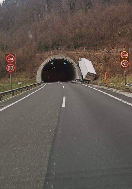 Создать мем: tunel, путь, дорога