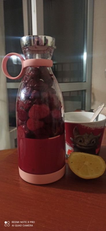 Create meme: raspberry compote 1L, portable smoothie blender, portable fresh juice blender