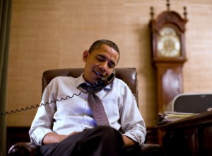 Создать мем: Обама, обама телефонная трубка наоборот, барак обама