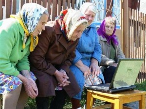 Создать мем: бабки сплетничают, бабушка, пенсионеры в россии
