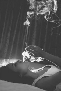 Создать мем: smoking girl, дым, smoke girl