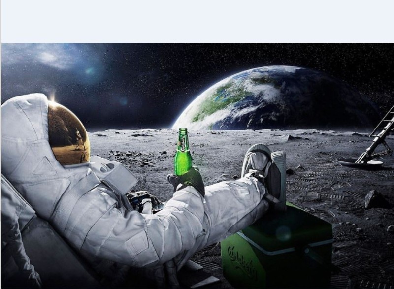 Create meme: astronaut carlsberg, astronaut with a beer, cosmonaut cosmos