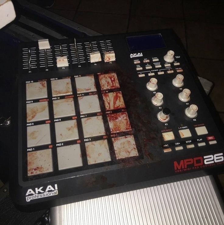 Создать мем: drum pad, mpc pads, контроллеры akai pro mpd218