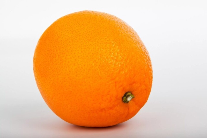 Создать мем: лимон апельсин, оранжевый фрукт, апельсины на белом фоне