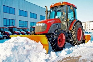 Создать мем: трактор для чистки снега, трактор-щетка мтз 82.1 уборка снега, трактор