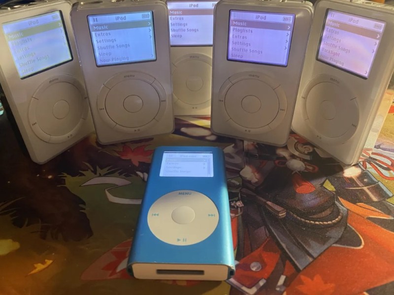 Create meme: apple iPod mini 2 6gb player, the apple player, player