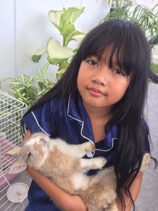 Создать мем: cahnartist island girl, kucing lucu, anak