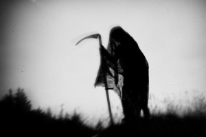 Создать мем: смерть с косой призрак и деревья, смерть, темное изображение
