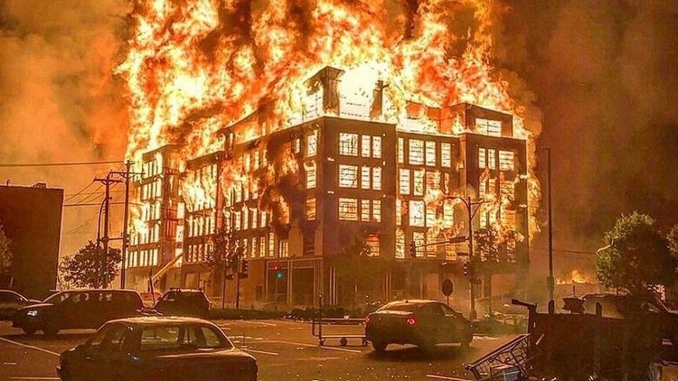 Создать мем: джордж флойд, горящее здание, огонь пожар