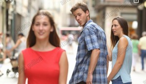 Создать мем: женщина, мужчина, парень оглядывается на девушку