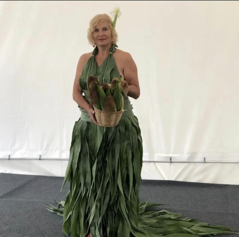 Create meme: a dress made of leaves, forest fairy costume, beltane outfits