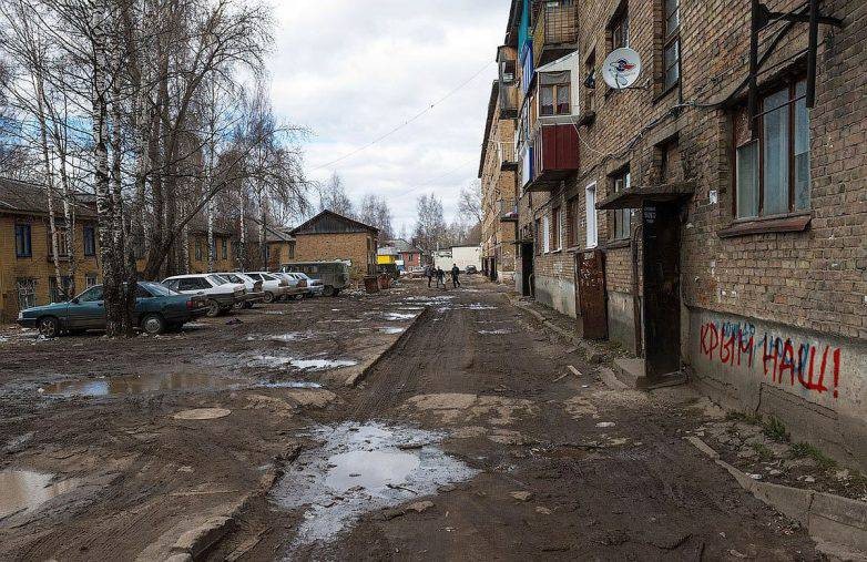 Создать мем: убогий двор, плохие дворы нижнего новгорода, омск дворы варламов