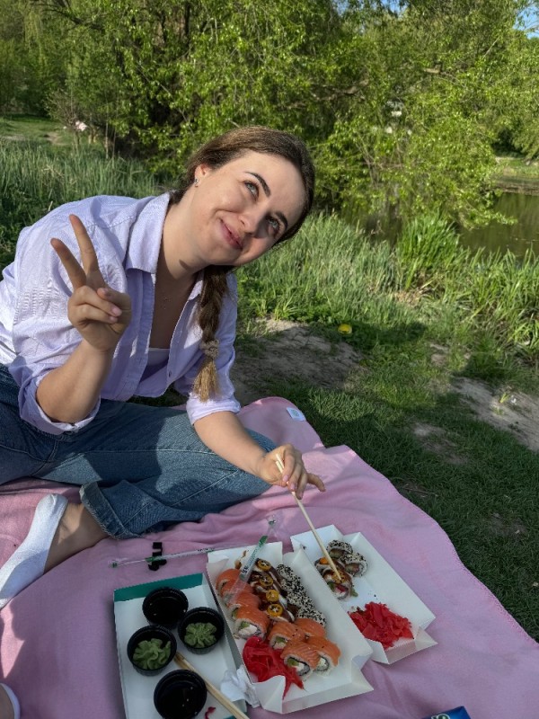 Create meme: girl , people , picnic photo shoot