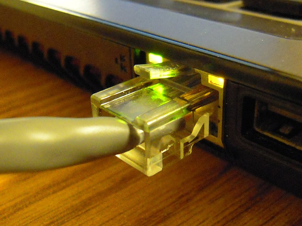 Порт Ethernet RJ-45. Индикаторы порта RJ-45. Разъем для интернет кабеля. Lan разъем на компьютере.