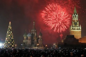 Создать мем: новогодний салют на красной площади, новогодняя москва куранты, кремль новый год