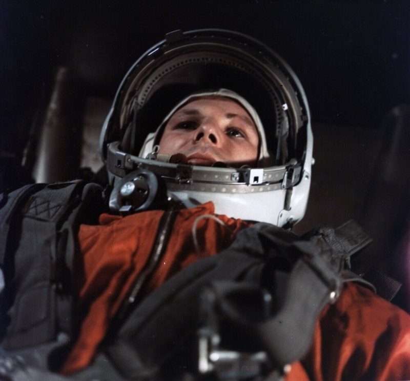 Создать мем: юрий гагарин космонавт, юрий гагарин первый полёт в космос, гагарин первый полет