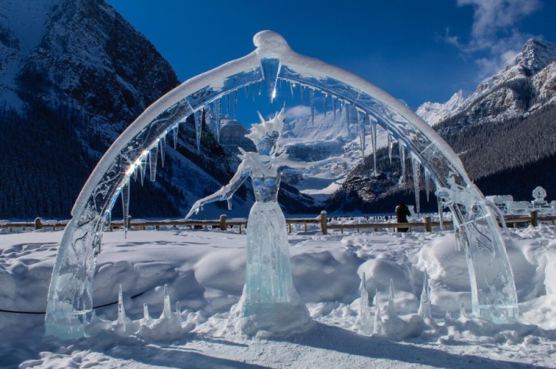 Создать мем: снег и лед, ледяная статуя, ледяные скульптуры