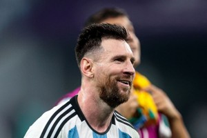 Создать мем: messi 2018, месси 27.11.2022, футбольные приколы