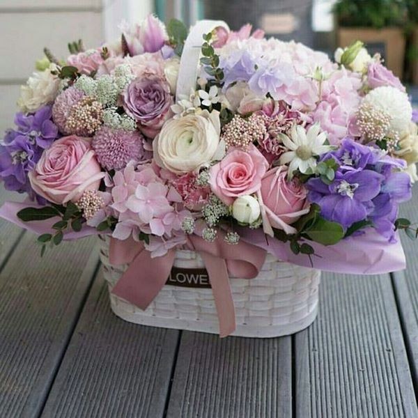 Create meme: beautiful bouquets of flowers, stylish bouquets, flowers bouquets composition