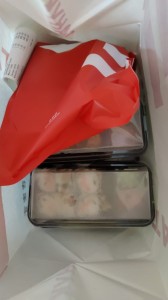 Создать мем: суши японские, готовые обеды, азур эйр питание