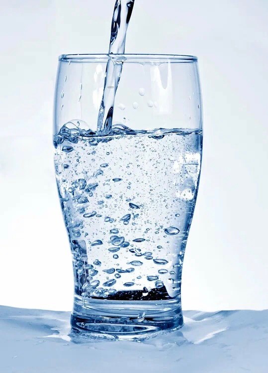Создать мем: вода ваше здоровье, чистая вода, вода для человека