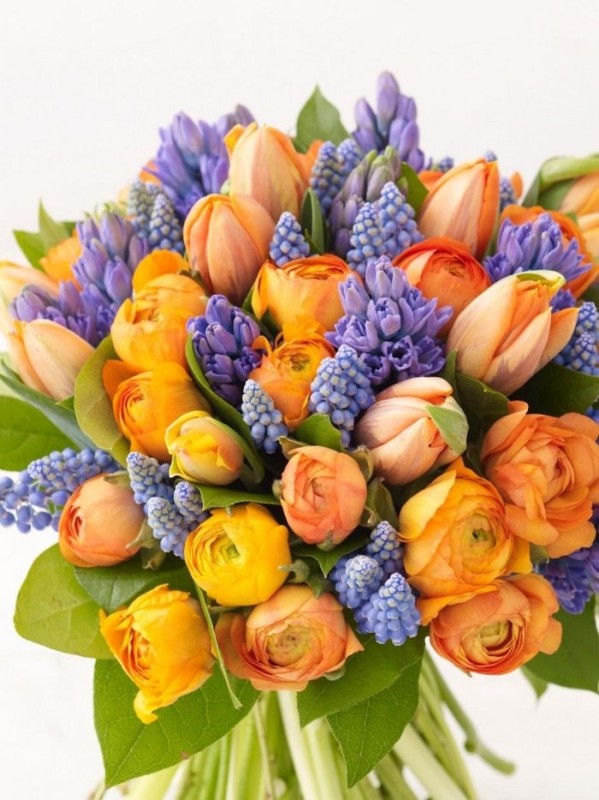 Create meme: bouquet of spring, muscari and tulips bouquet, di fiori tulips