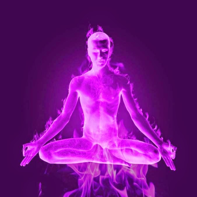 Создать мем: медитация чакры, йог в позе лотоса, фиолетовая энергия человека