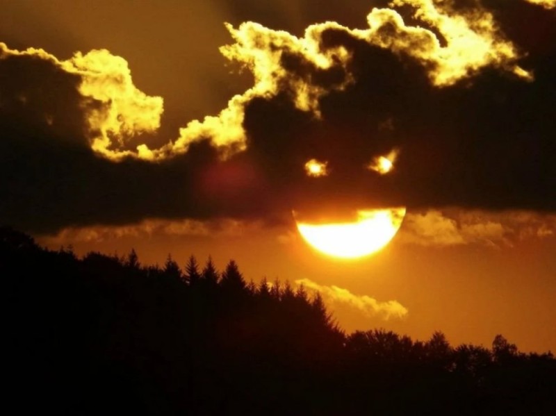 Создать мем: солнце природа, закат, облака закат
