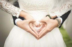 Создать мем: новобрачные, любовь свадьба, невеста на руках