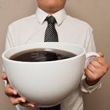Создать мем: огромная кружка кофе, чашка кофе, бодрящий кофе