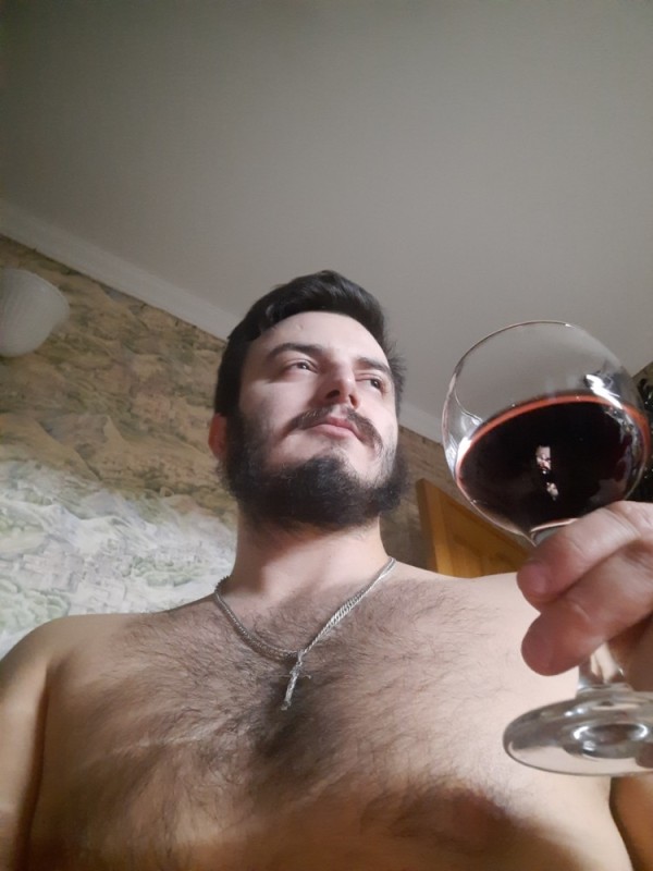 Создать мем: вино, бокал вина, парень