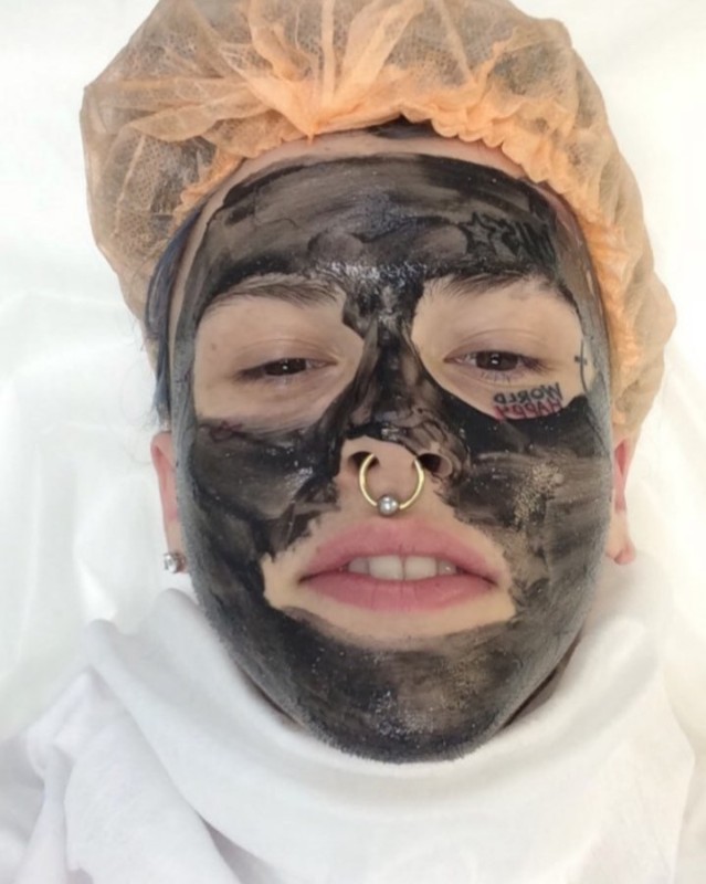 Создать мем: маска для лица, карбоновый пилинг, хэллоуин макияж