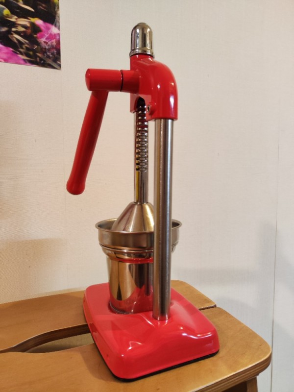 Create meme: manual juicer, juicer press manual, mechanical juicer