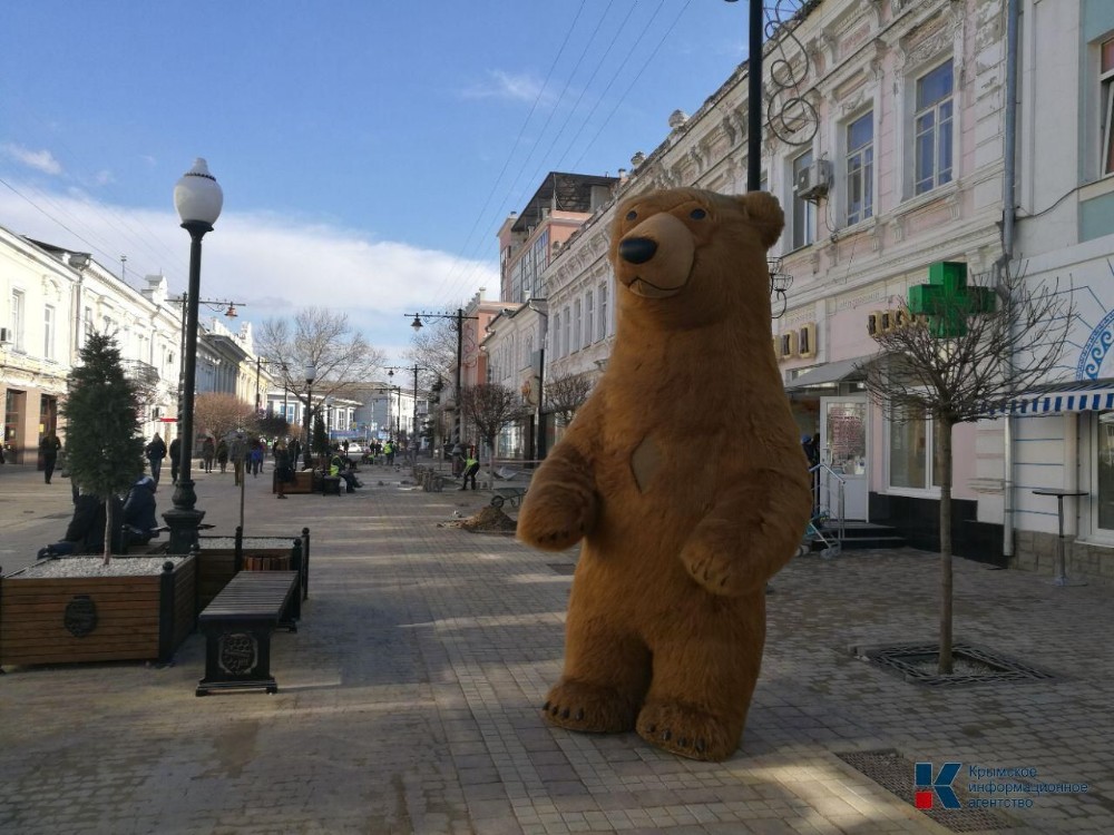 Игру город мишек. Медведи на улицах России. Медведь гуляет по городу. Медведи гуляют по улице в России. Медведь гуляет по улице.